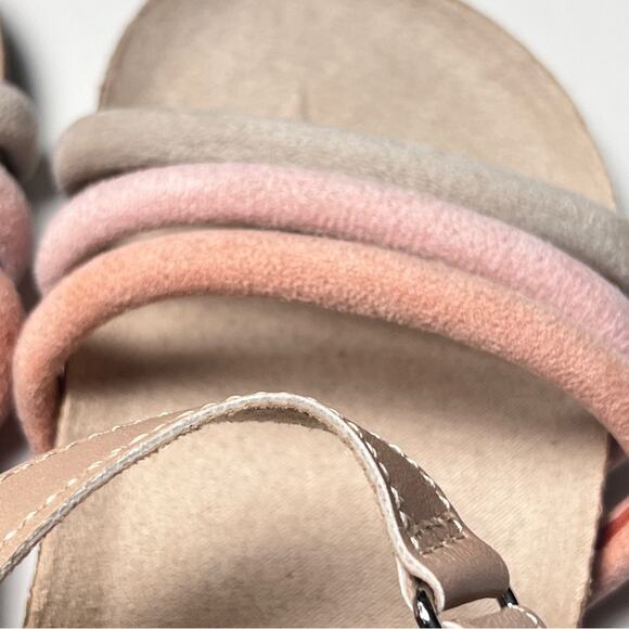 Old Navy Toddler Girl Tripe Strap Multi-color Cross-Strap Sandals Sz 9 NWT - Picture 3 of 10